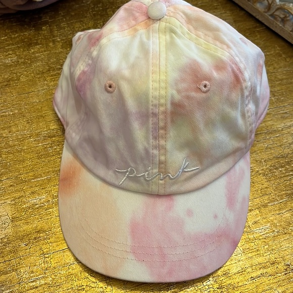 NWT VS Victorias Secret Pink Adjustable Baseball Hat
Cap Pink Daisy Tie Dye - Picture 2 of 9